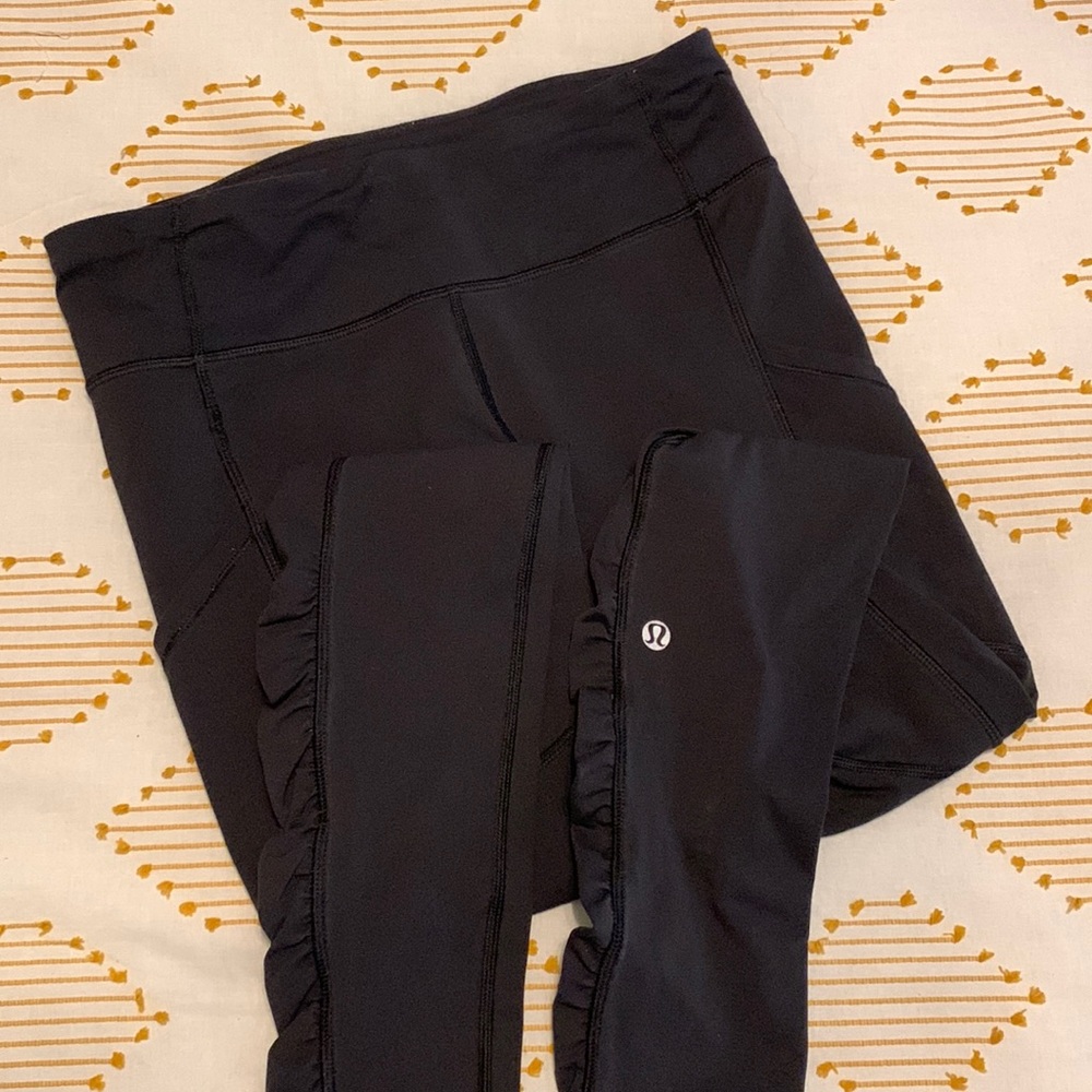 LULULEMON - Speed Tight IV, Size 6, Black